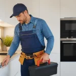 Combien coûte un homme à tout faire local : tarifs et conseils
